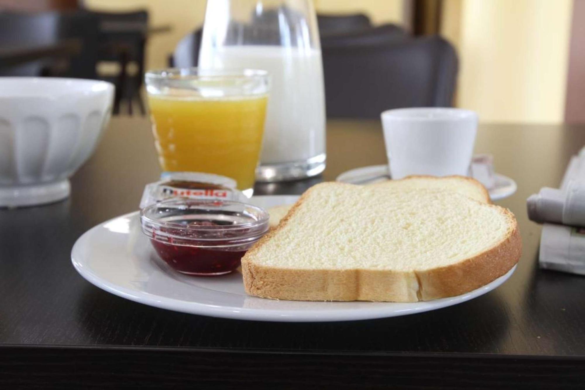 Brit Hotel Confort Villeneuve Sur Lot Bias  Exteriér fotografie