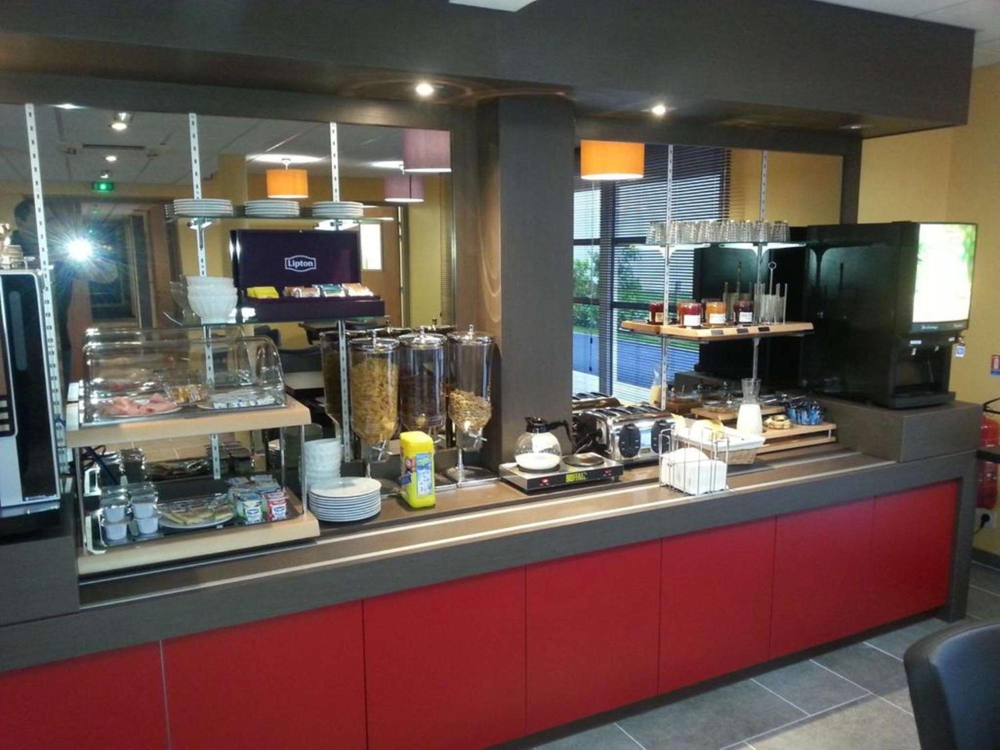 Brit Hotel Confort Villeneuve Sur Lot Bias  Exteriér fotografie