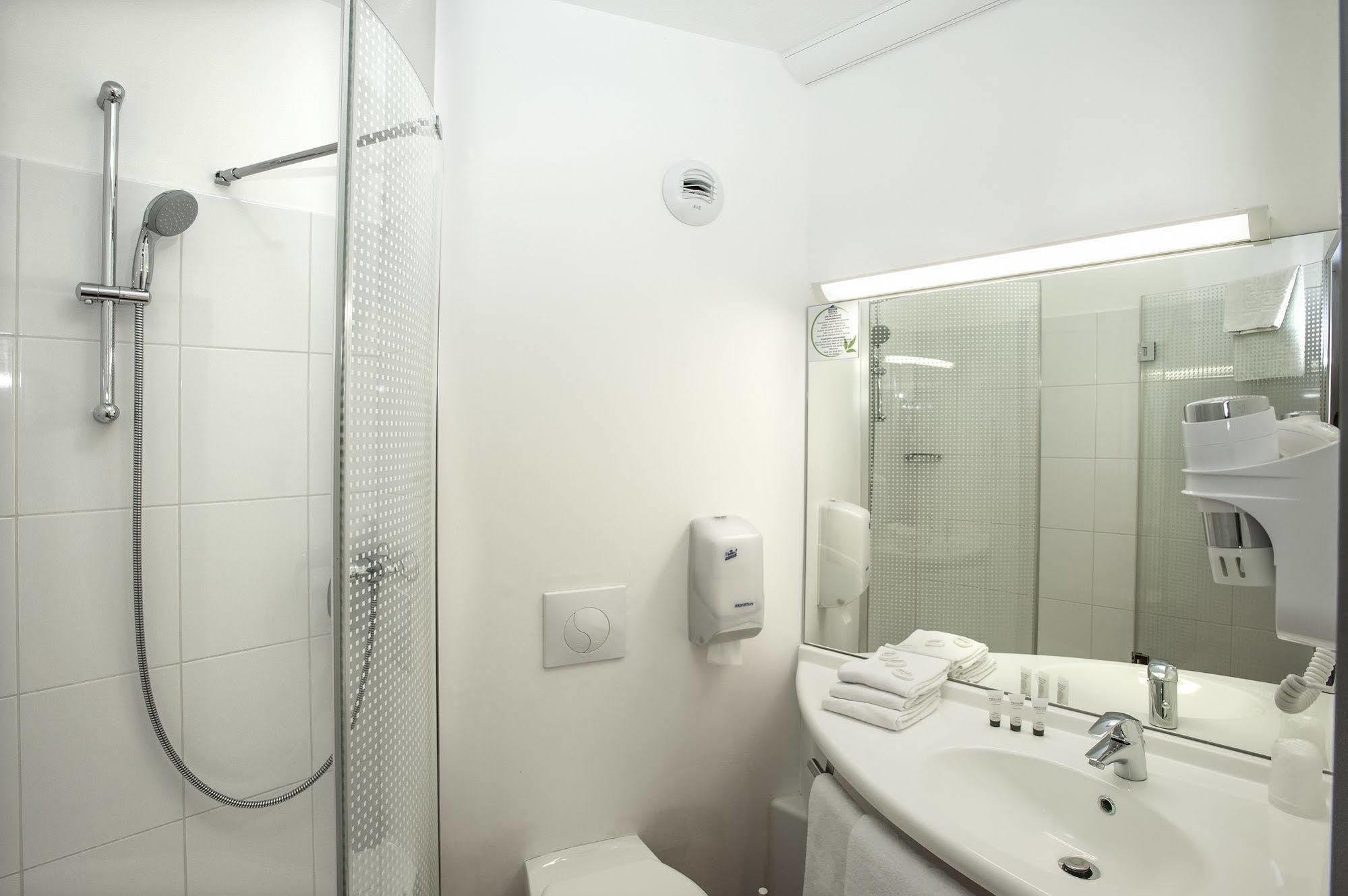 Brit Hotel Confort Villeneuve Sur Lot Bias  Exteriér fotografie